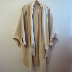 capri by mirisola Beautiful vintage wool poncho cape with button front Women's L